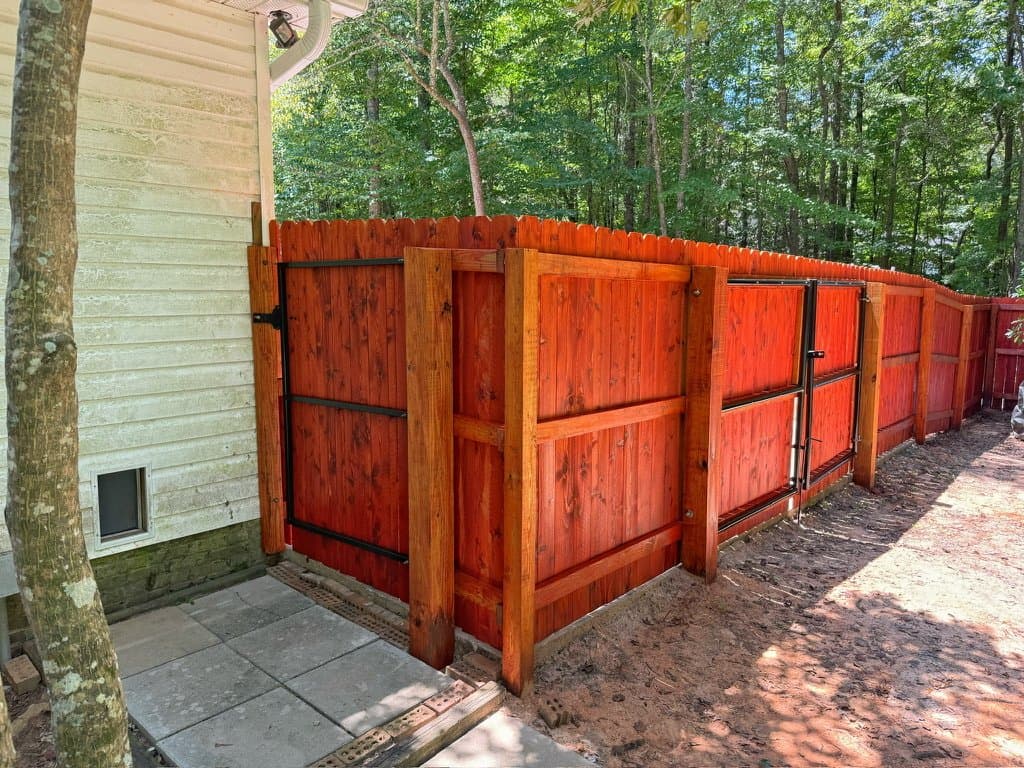 Fence and gate stained in Redwood