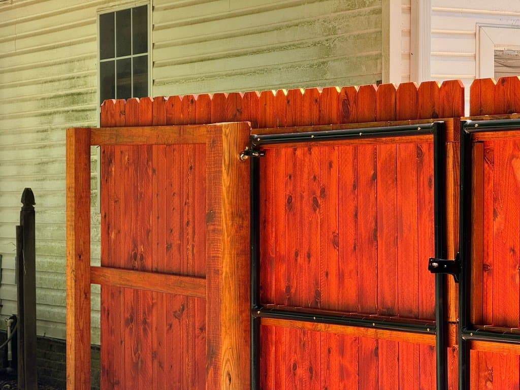 Fence gate stained in Redwood